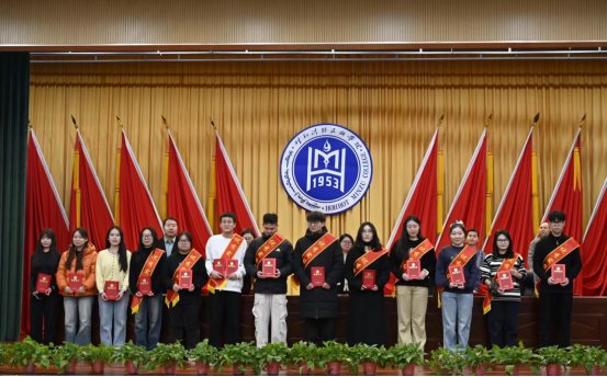 法学院召开2025年实习总结暨年终表彰大会