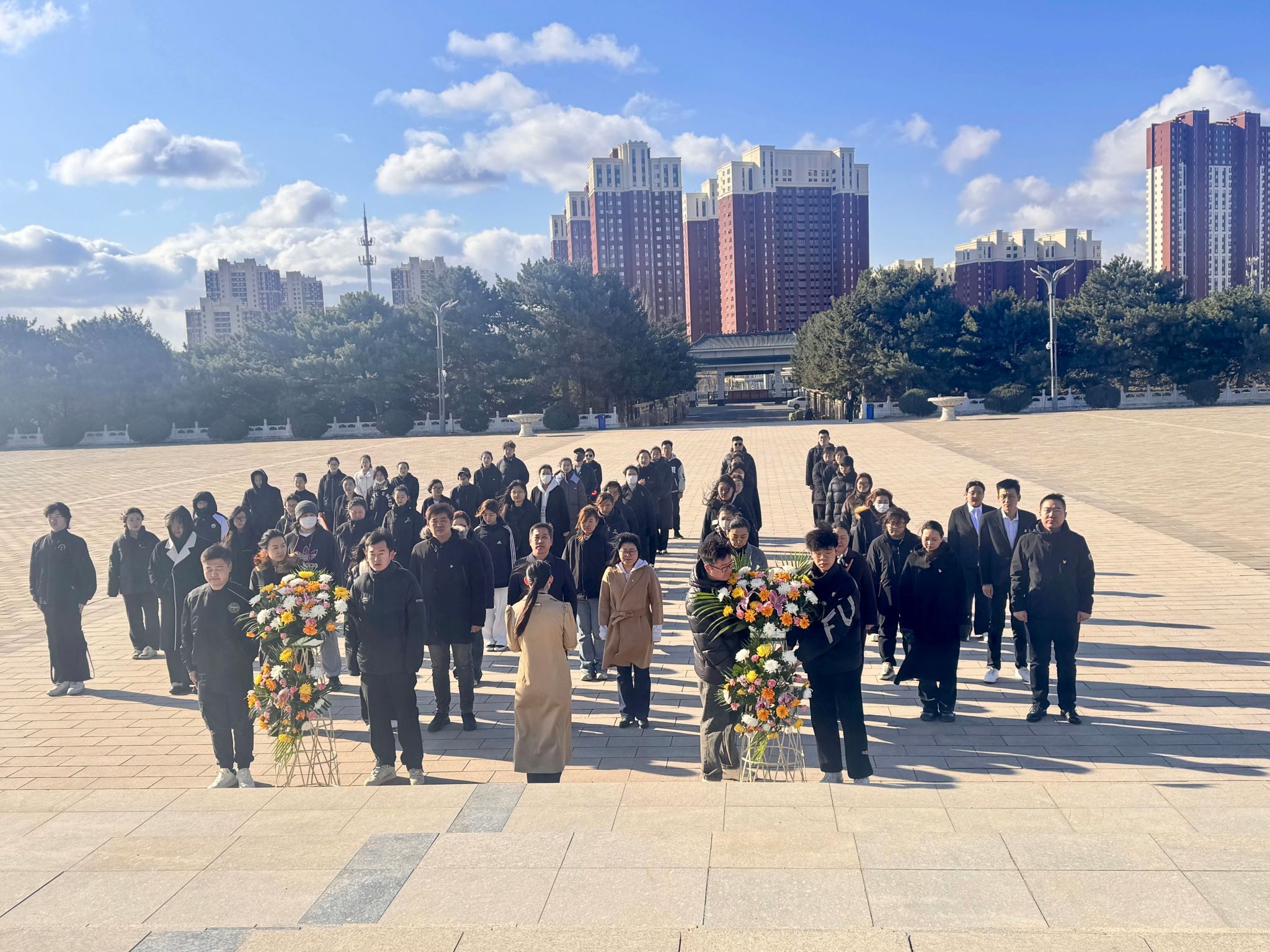 音乐与舞蹈学院、法学院党总支联合开展祭奠英烈党员教育活动