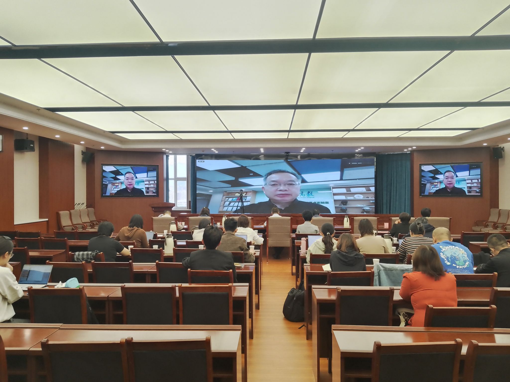 Beat365组织参加2025年内蒙古自治区级实验教学示范中心高质量发展研讨会