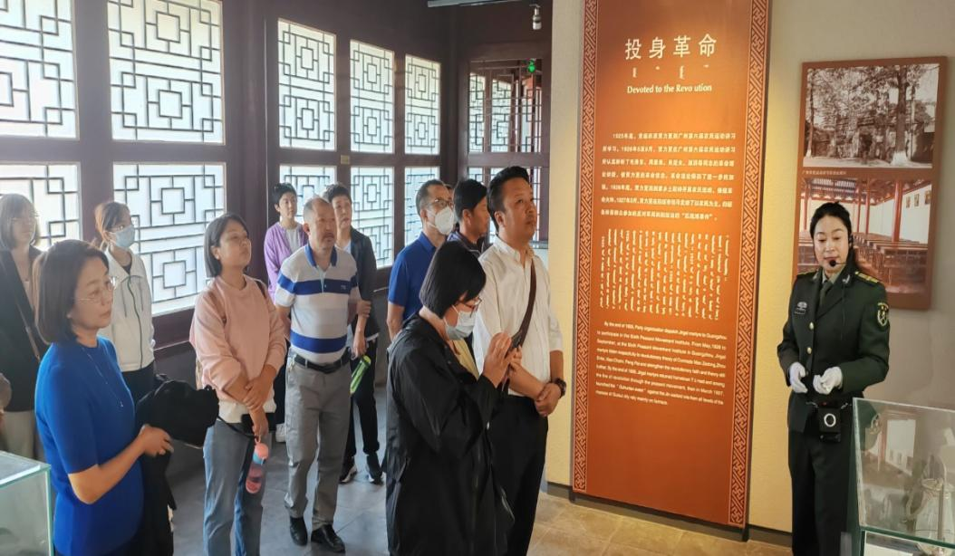 学校组织留学归国人员、党外知识分子代表赴荣耀先烈士故居和贾力更烈士故居开展“凝心铸魂强根基 团结奋进新征程”主题活动