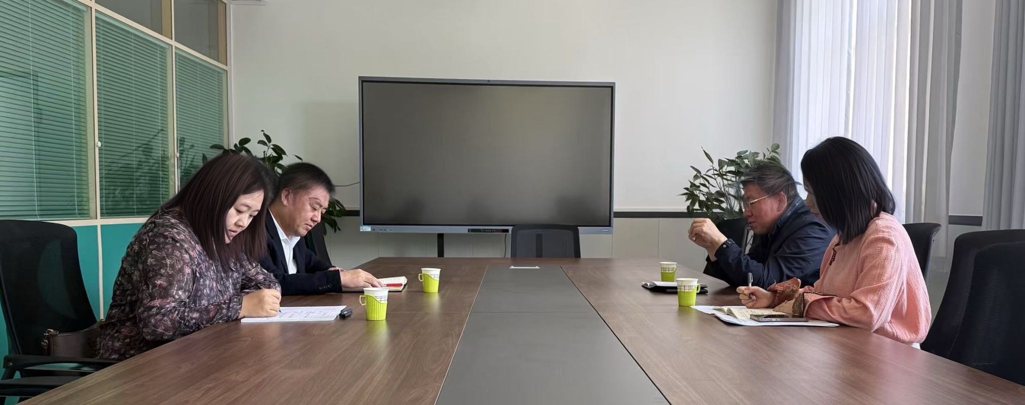 Beat365党委统战部赴呼和浩特市实验中学就铸牢中华民族共同体意识大中小学一体共建交流洽谈