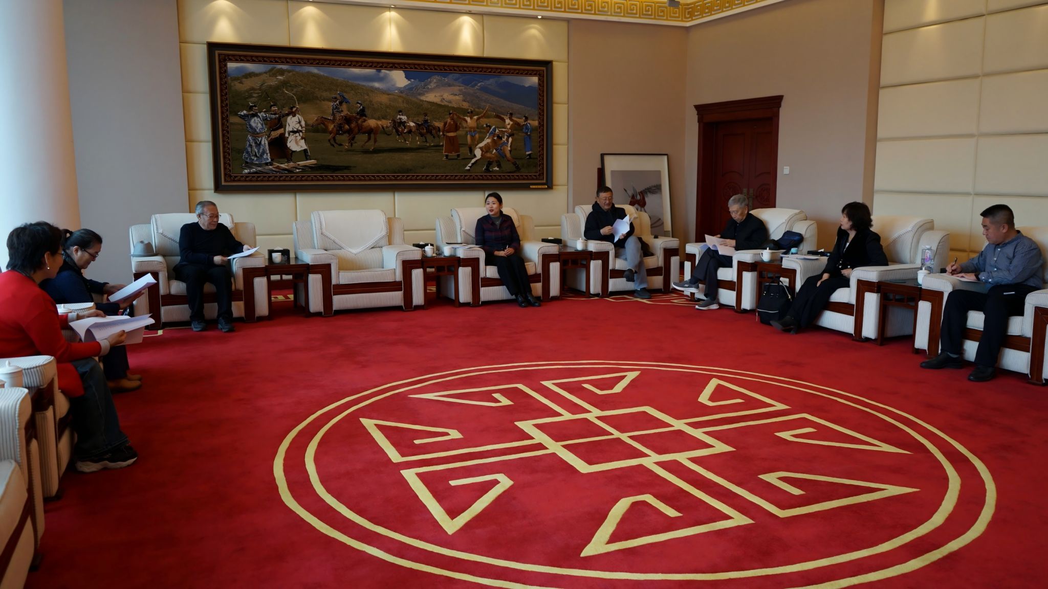 学校召开离退休老干部座谈会征求第三次党代会报告意见和建议